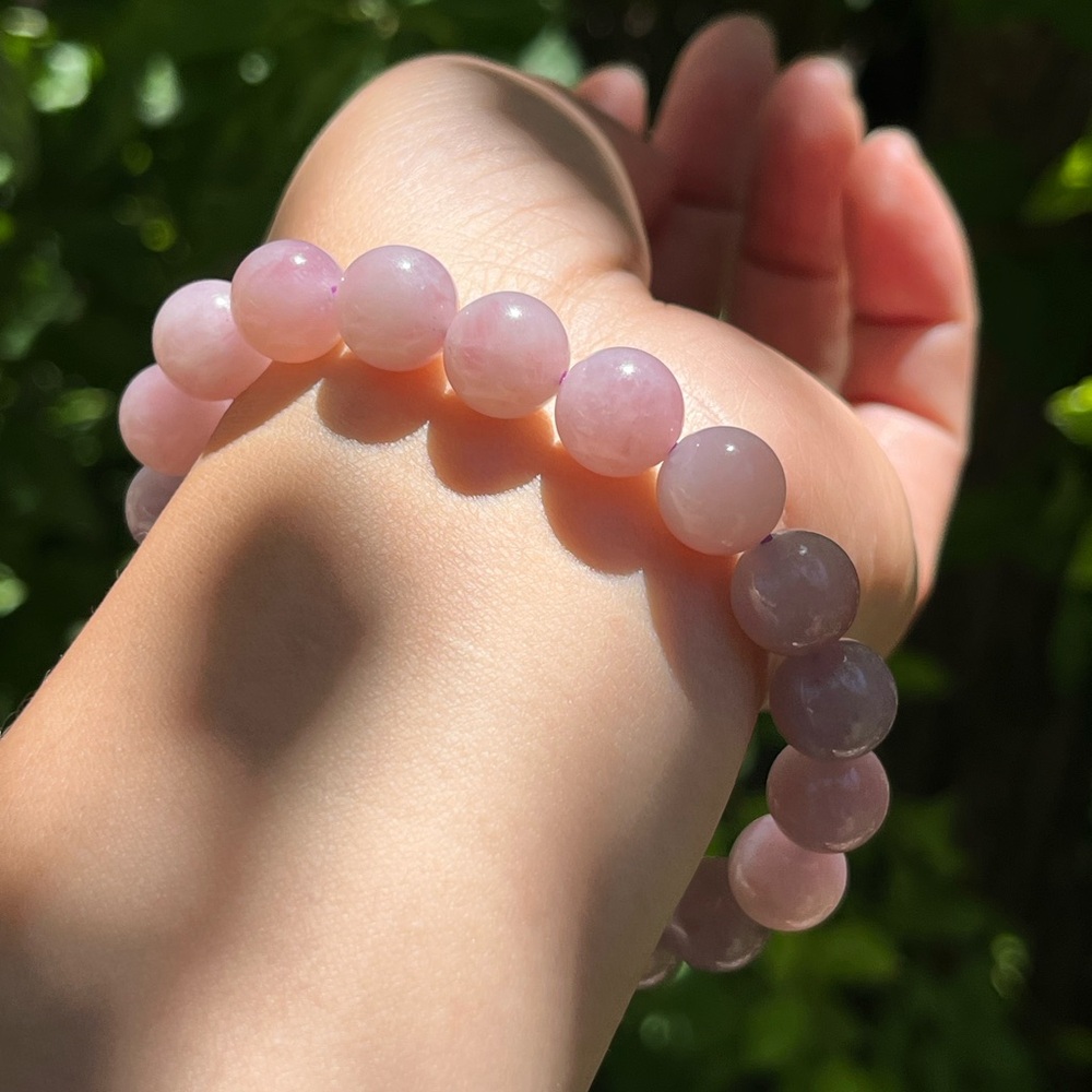 10.5mm stretchable purple rose quartz bracelet - Picture 7 of 8
